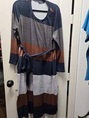 BloomChic Navy and Gray Women's Midi Dress